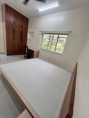 Room in 2 BHK Apartment at Bund Garden Road – for Rent