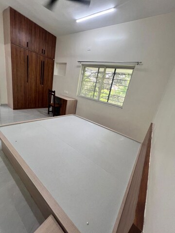 Room in 2 BHK Apartment at Bund Garden Road – for Rent