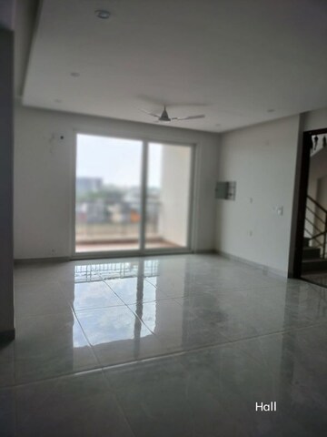 Room in 3 BHK Apartment at Patiala Road – for Rent