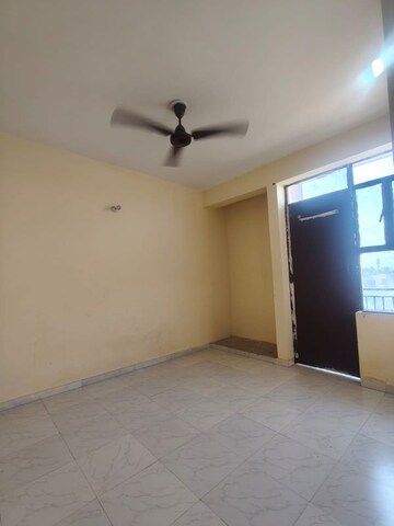 Room in 1 BHK Apartment at Gomti Nagar – for Rent