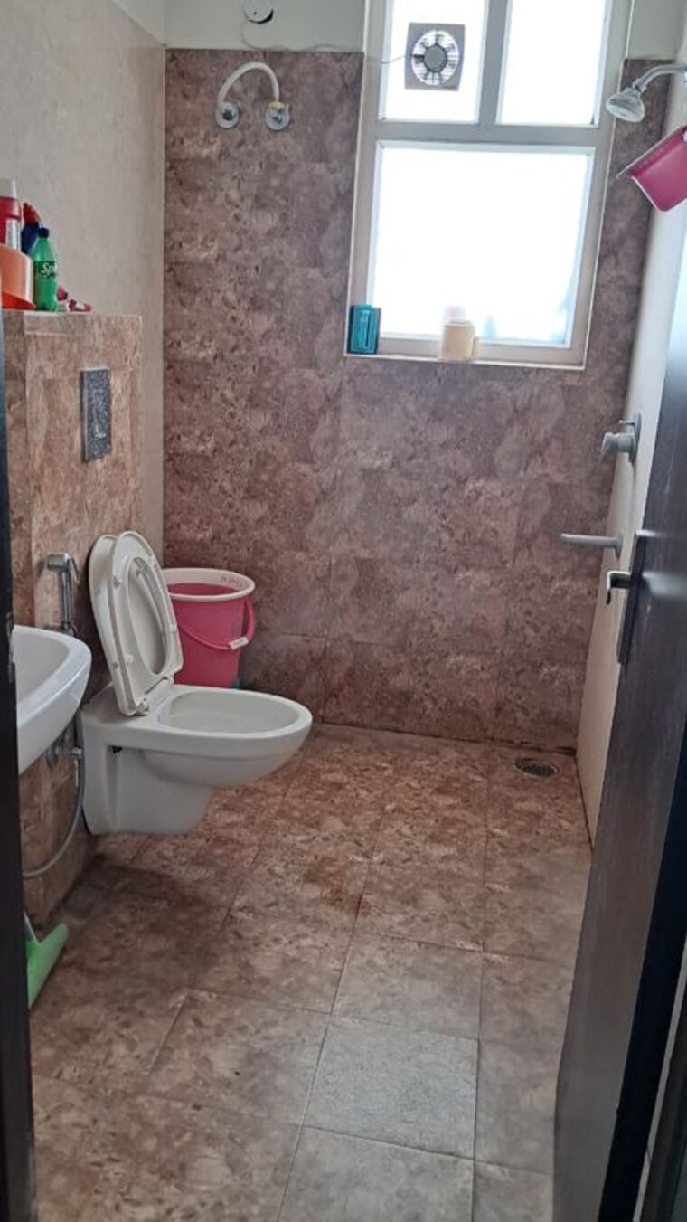 Bathroom, altura-apartments 2 Bedroom 1000 Sq.Ft. Apartment In Ghazipur Zirakpur 10122311