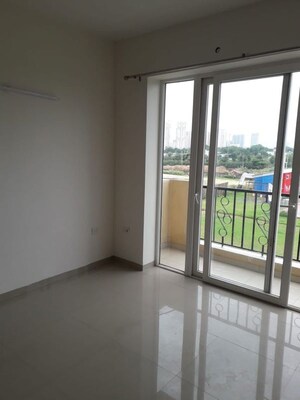 Room in 2 BHK Apartment at Emaar Emerald Estate, Sector 65 – for Rent