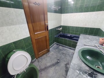 Bathroom in 2 BHK Builder Floor at Sector 34 – for Rent