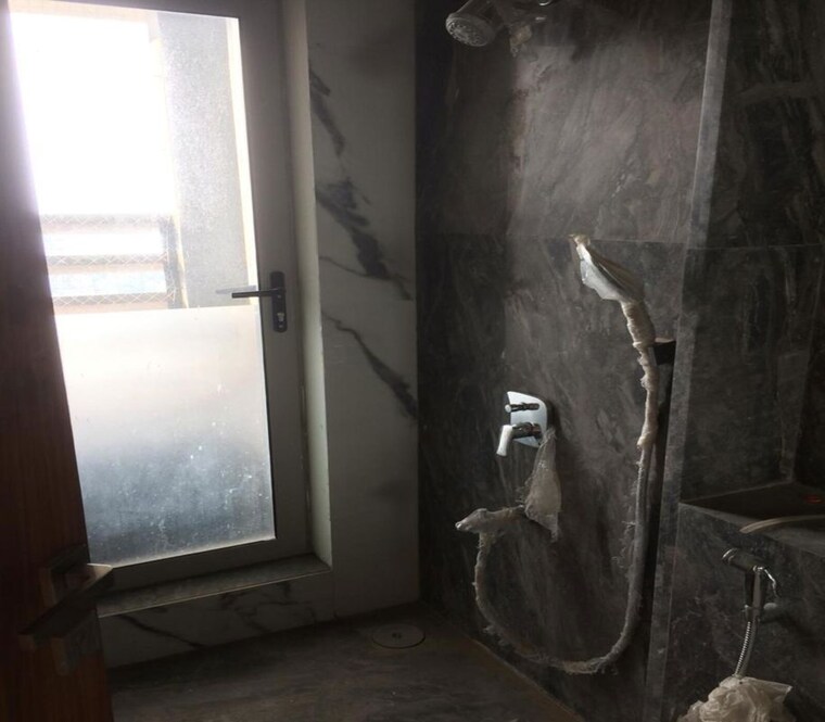 Bathroom, the-wadhwa-w54 3 Bedroom 2200 Sq.Ft. Apartment In Matunga Mumbai 10122359