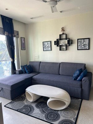 Master Bedroom in 2 BHK Apartment at Khar West – for Rent