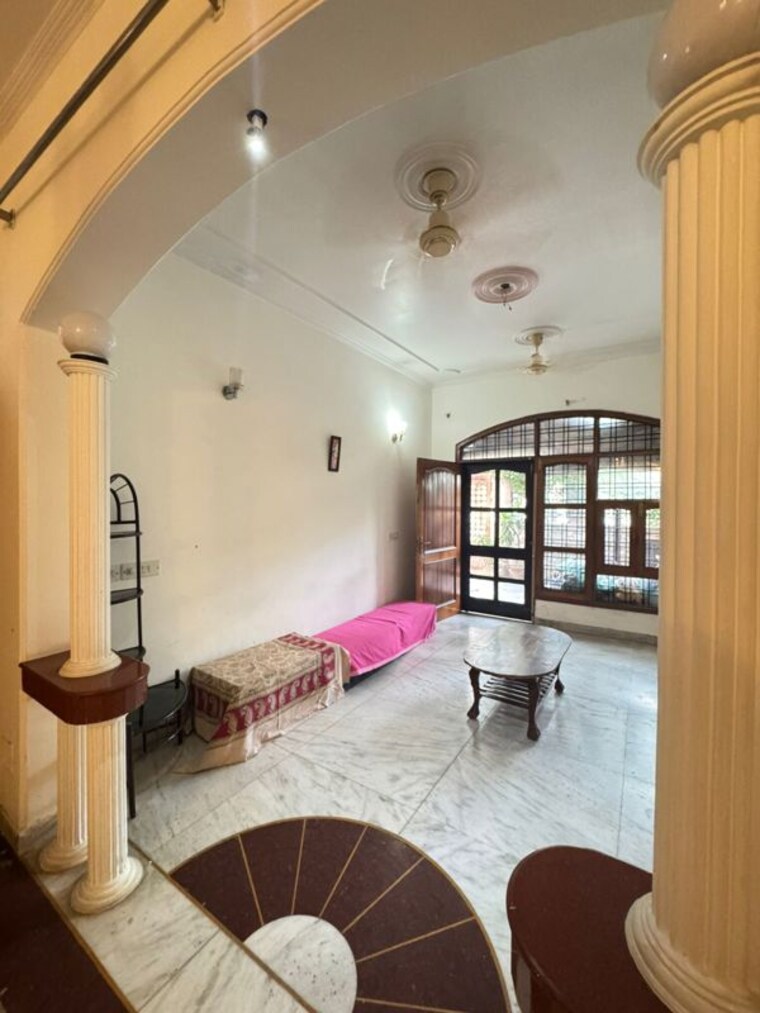 Living Room, sector 23a 3 Bedroom 360 Sq.Yd. Builder Floor In Sector 23a Gurgaon 10122410