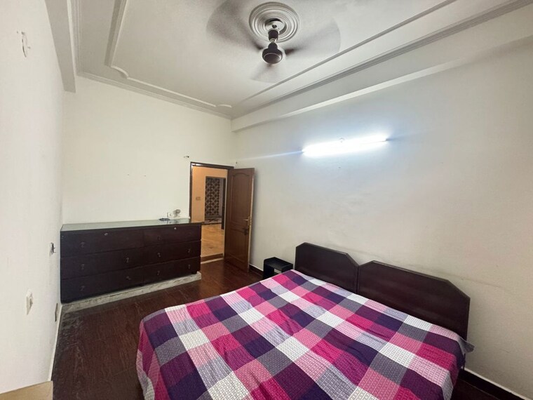 Bedroom, sector 23a 3 Bedroom 360 Sq.Yd. Builder Floor In Sector 23a Gurgaon 10122410