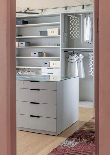 Furnished Amenities in 4 BHK Apartment at MJ 81 Aureate, Bandra West – for Sale