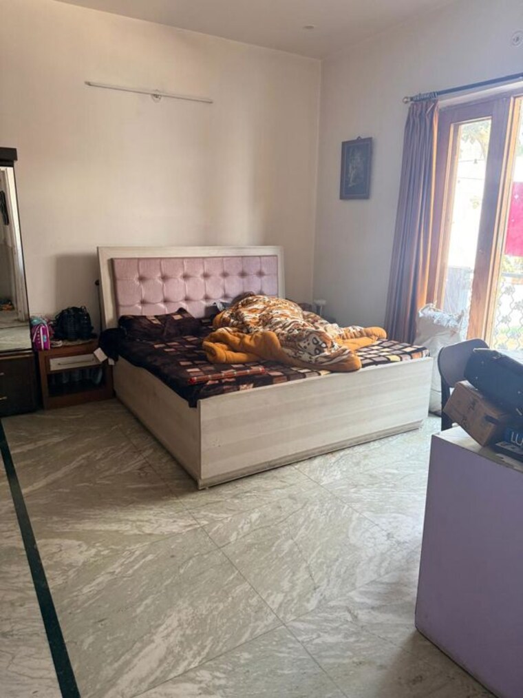 Bedroom, sector 23 3 Bedroom 360 Sq.Yd. Builder Floor In Sector 23 Gurgaon 10122462