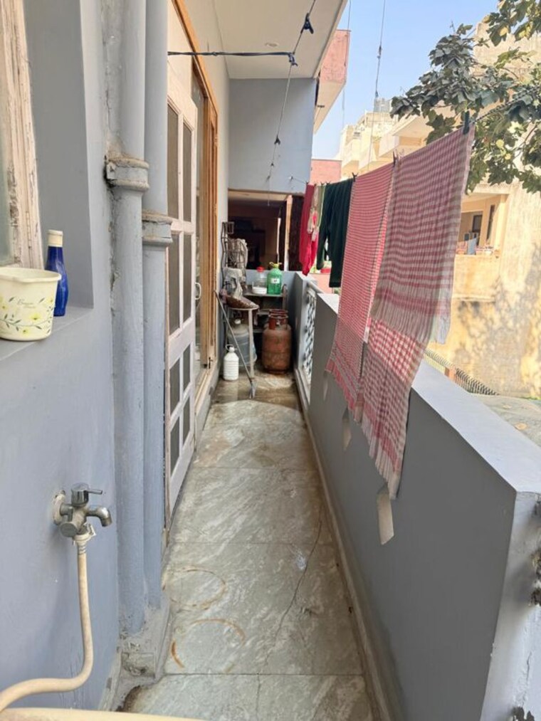 Balcony, sector 23 3 Bedroom 360 Sq.Yd. Builder Floor In Sector 23 Gurgaon 10122462