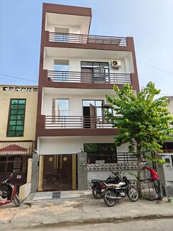 5 BHK + Servant Room,Store Room Independent House For Sale in MU 1 Greater Noida
