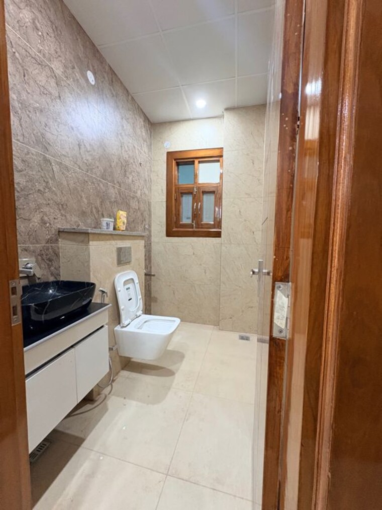 Bathroom, sector 45 3 Bedroom 250 Sq.Yd. Independent House In Sector 45 Noida 10085765
