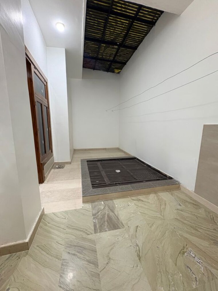 undefined, sector 45 3 Bedroom 250 Sq.Yd. Independent House In Sector 45 Noida 10085765