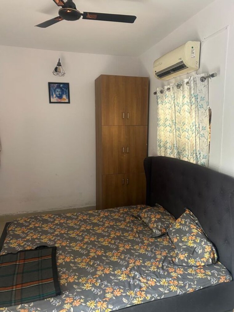 Bedroom, sector 23a 1 Bedroom 160 Sq.Yd. Builder Floor In Sector 23a Gurgaon 10122500