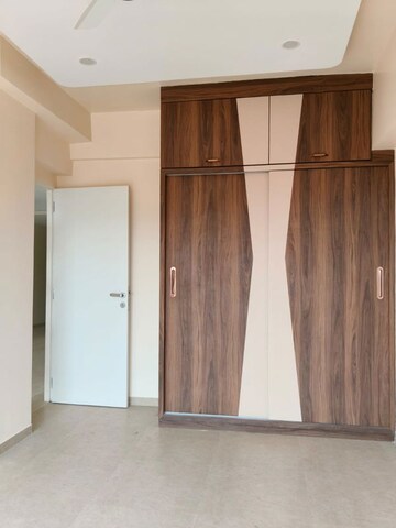 Room in 3 BHK Apartment at Kanakia Silicon Valley, Powai – for Rent