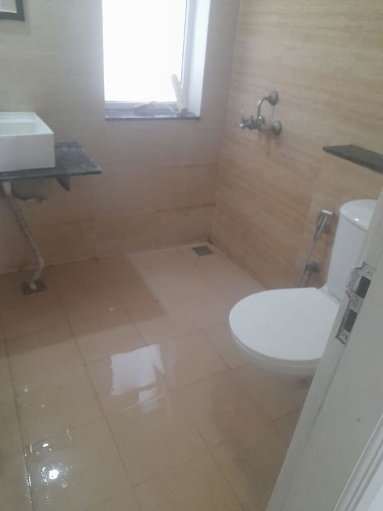 Bathroom, international airport road 3 Bedroom 1355 Sq.Ft. Apartment In International Airport Road Zirakpur 10122513