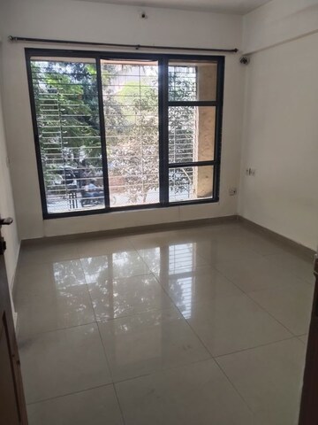 Room in 2 BHK Apartment at Kandivali East – for Rent