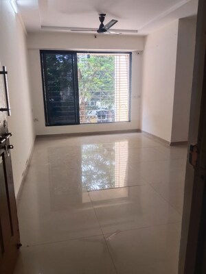 2 BHK Apartment For Rent in Kandivali East