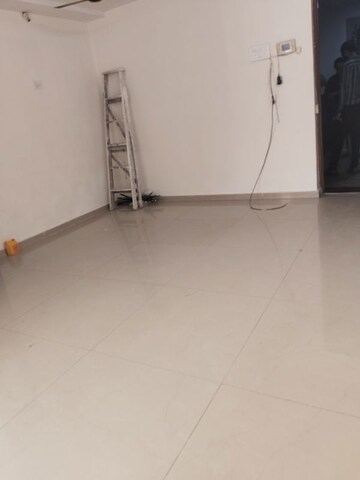 Room in 2 BHK Apartment at Kandivali East – for Rent