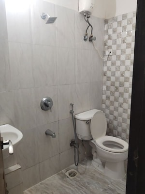Bathroom in 2 BHK Apartment at Kandivali East – for Rent