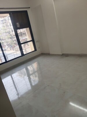 Room in 2 BHK Apartment at Kandivali East – for Rent