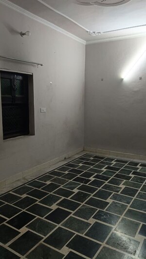 1 BHK Builder Floor For Rent in Sector 13