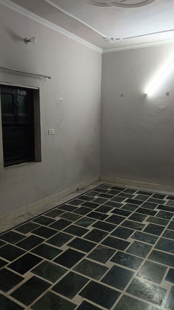 1 BHK Builder Floor For Rent in Sector 13