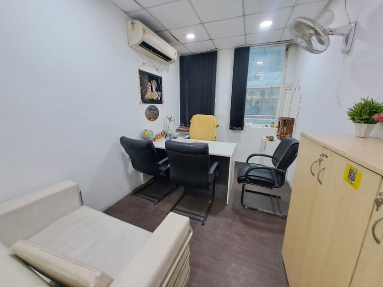 Team Area, sector 63 Commercial Office Space 300 Sq.Ft. In Sector 63 Noida 10122294