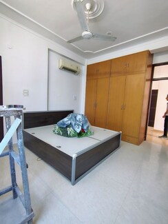 2 BHK + Servant Room Builder Floor For Rent in Sector 22B
