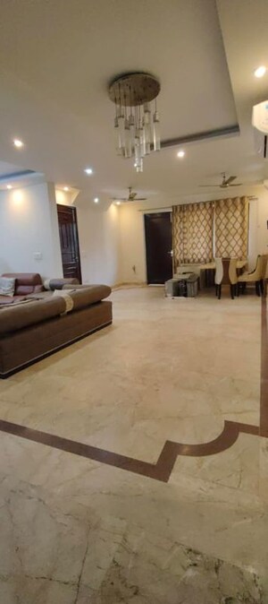 Living Room in 3.5 BHK Builder Floor at South City 1 – for Rent