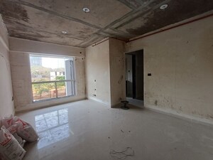 Room in 2 BHK Apartment at Sheth Zuri, Laxmi Nagar – for Rent