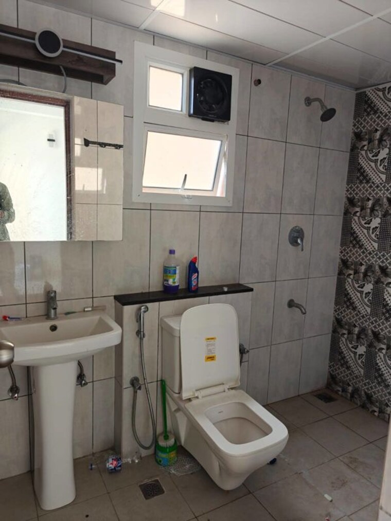 Attached Bathroom, prestige-finsbury-park-hyde 2 Bedroom 999 Sq.Ft. Apartment In Bagaluru Bangalore 10122521