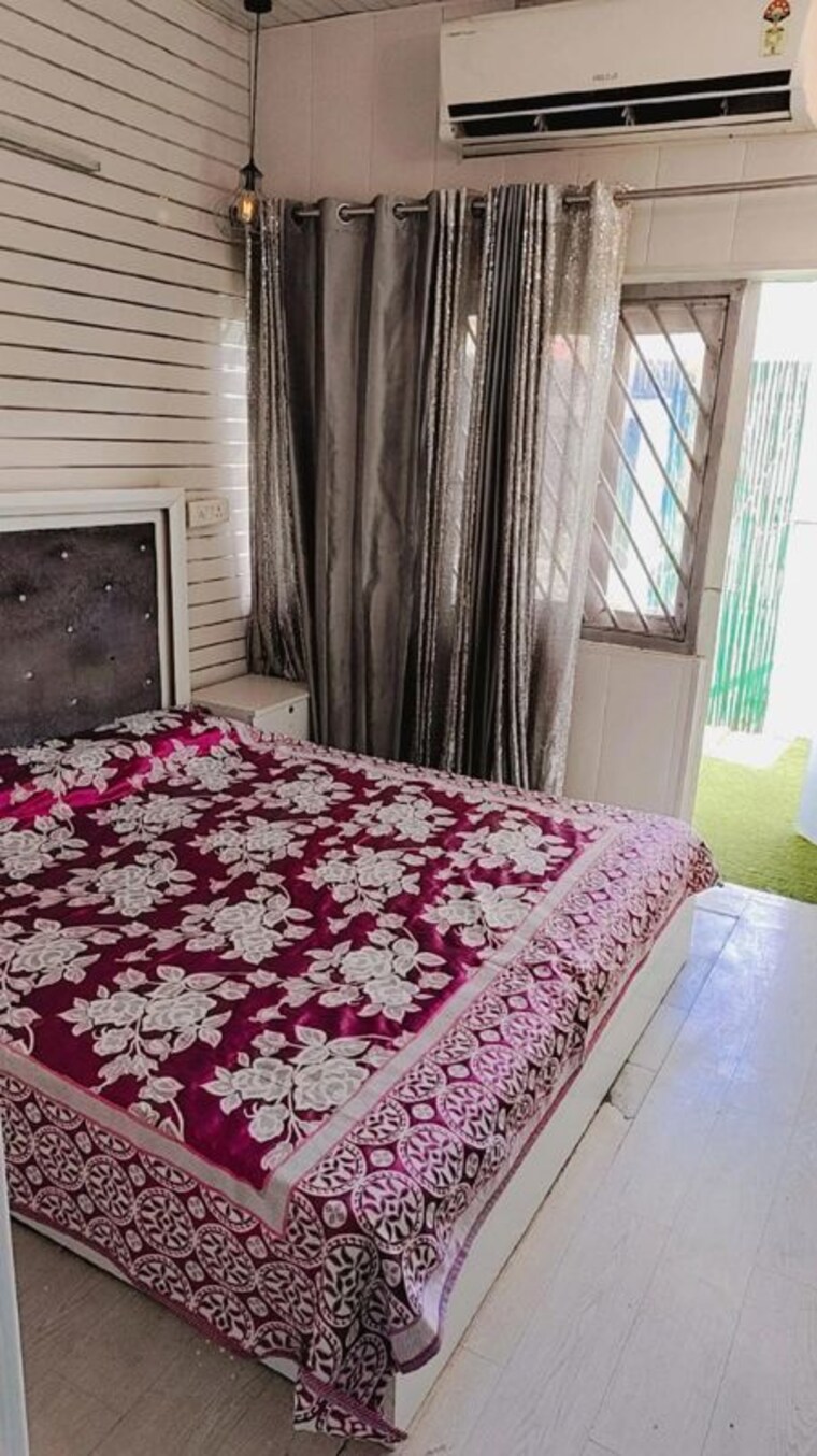 Bedroom, greater kailash part 3 3 Bedroom 1500 Sq.Ft. Apartment In Greater Kailash Part 3 Delhi 10122594