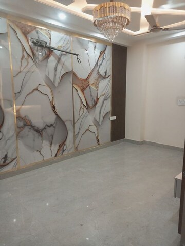 Room in 1 BHK Builder Floor at Sector 73 – for Sale