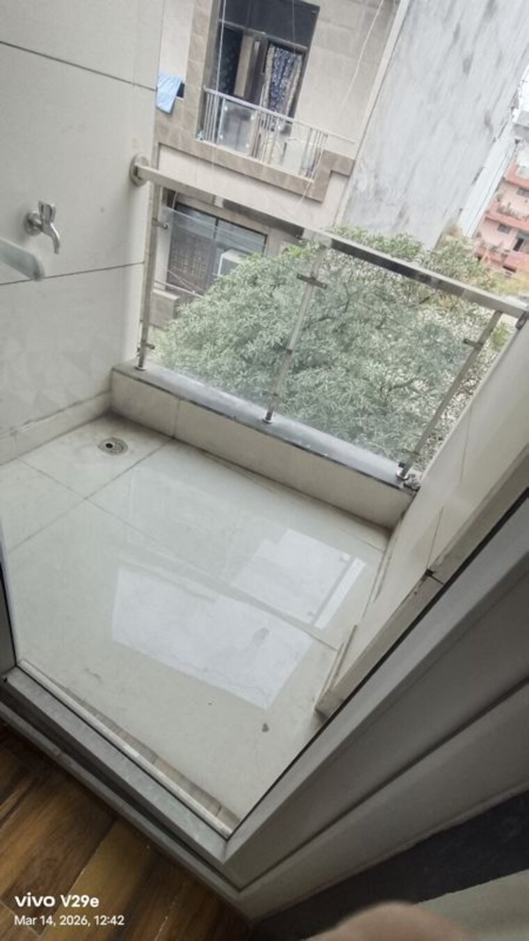 Balcony, uttam nagar 3.5 Bedroom 100 Sq.Yd. Builder Floor In Uttam Nagar Delhi 10122734