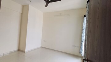 Master Bedroom in 2 BHK Apartment at Sheth Zuri, Laxmi Nagar – for Rent