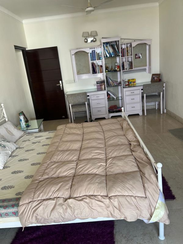 4 BHK + Servant Room Apartment For Rent in Sector 51