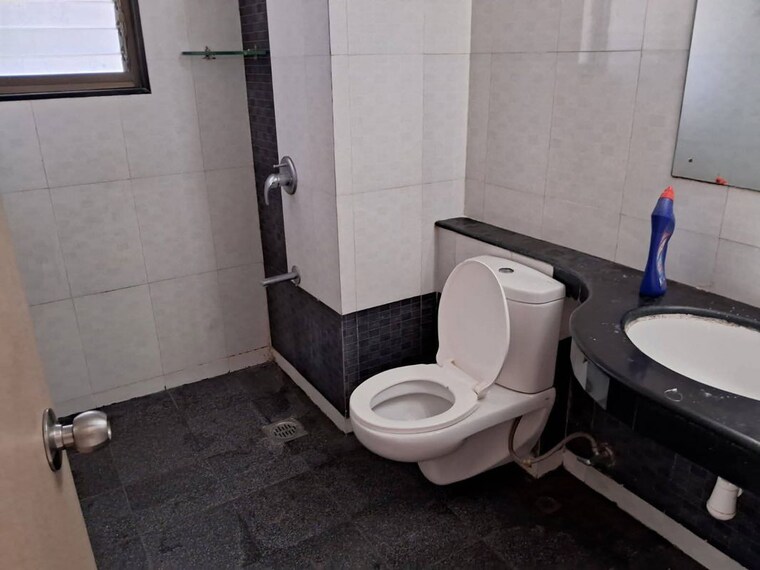 Bathroom, phase 1 2 Bedroom 1260 Sq.Ft. Apartment In Phase 1 Pune 10122897