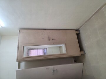 Furnished Amenities in 1.5 BHK Apartment at Somaiya House, Vile Parle East – for Rent