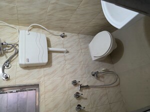 Bathroom in 1.5 BHK Apartment at Somaiya House, Vile Parle East – for Rent