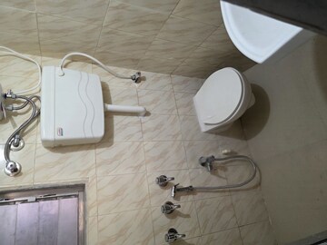 Bathroom in 1.5 BHK Apartment at Somaiya House, Vile Parle East – for Rent