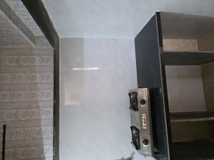 Furnished Amenities in 1.5 BHK Apartment at Somaiya House, Vile Parle East – for Rent