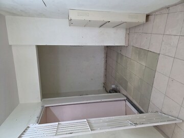 Bathroom in 1.5 BHK Apartment at Somaiya House, Vile Parle East – for Rent
