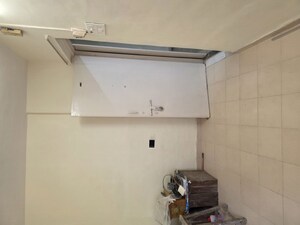 Furnished Amenities in 1.5 BHK Apartment at Somaiya House, Vile Parle East – for Rent