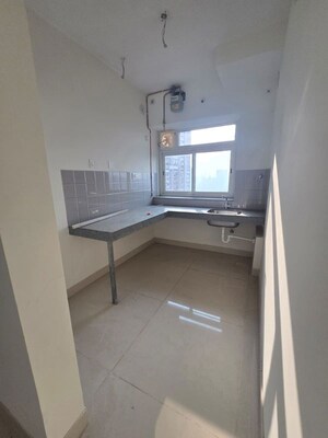Bathroom in 1.5 BHK Apartment at Kandivali East – for Rent
