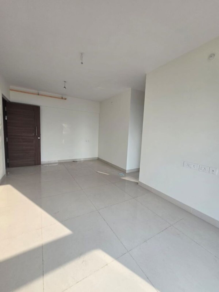 Room, kandivali east 1.5 Bedroom 650 Sq.Ft. Apartment In Kandivali East Mumbai 10123030
