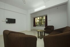 Pg For Rent in Evershine Nagar