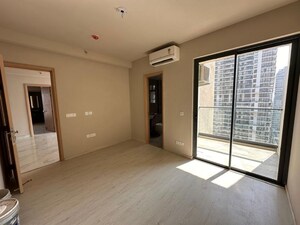 Room in 3 BHK Apartment at DLF Belvedere Towers, Sector 24 – for Rent