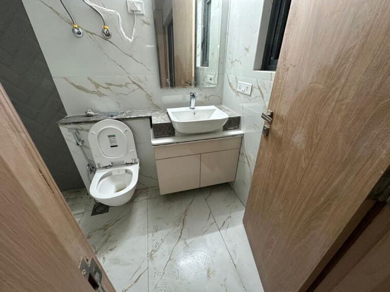 Bathroom, dlf-belvedere-towers 3 Bedroom 2054 Sq.Ft. Apartment In Sector 24 Gurgaon 10123023