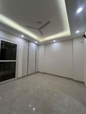 Room in 3 BHK Builder Floor at Sector 45 – for Rent